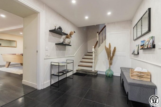 31G101745-b3940fc2b7e14e1d964113cd4a07e2e7