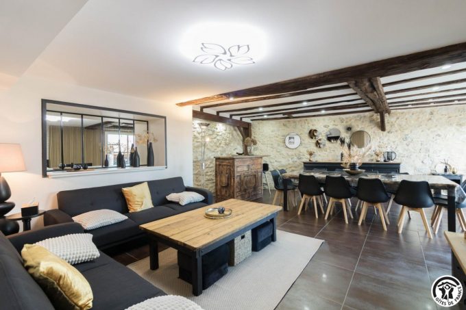 31G101745-ebe8b804e74442caaf661d071d54d888