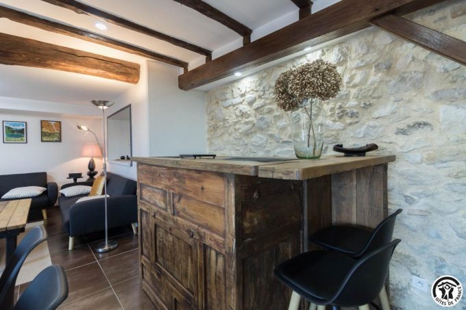 31G101745-f6ebb2a1ec904288bc7cca11611290de