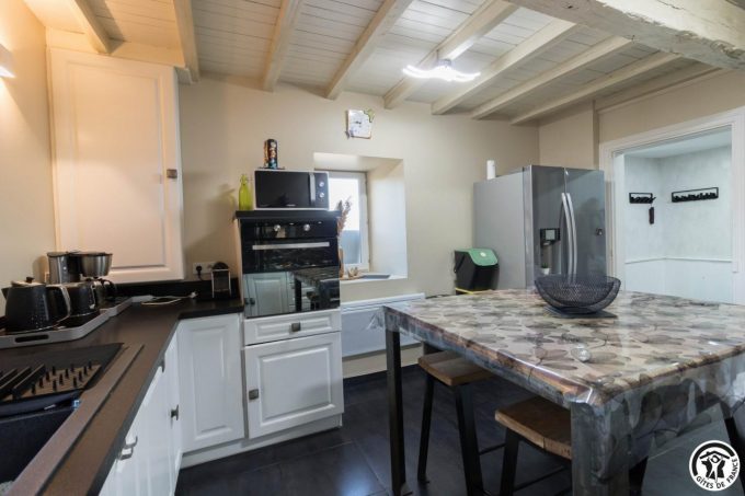 31G101745-feaa8da29a494dce9577c3e37c3bf070