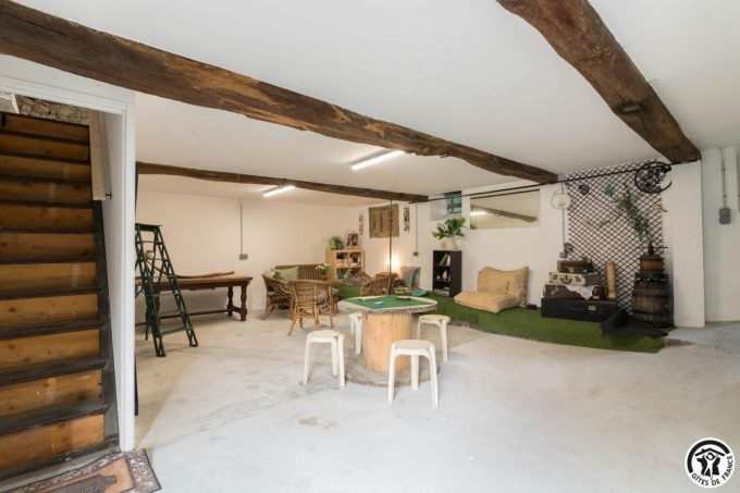 31G101753-980be5b57b854ba894b763f0448862a8