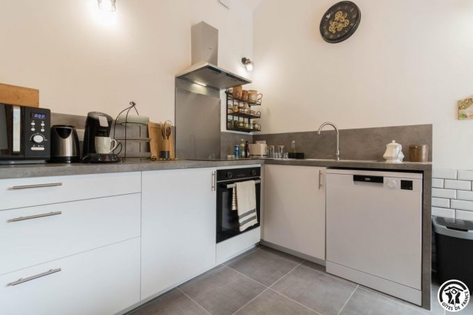 31G101753-f38089850c914bddbff87d46a4abfb9b