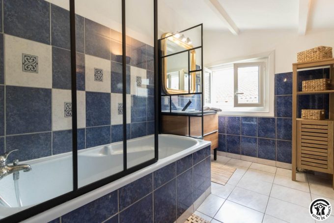 31G101755-4d0598f4b60e41b28b39774823cdd79a