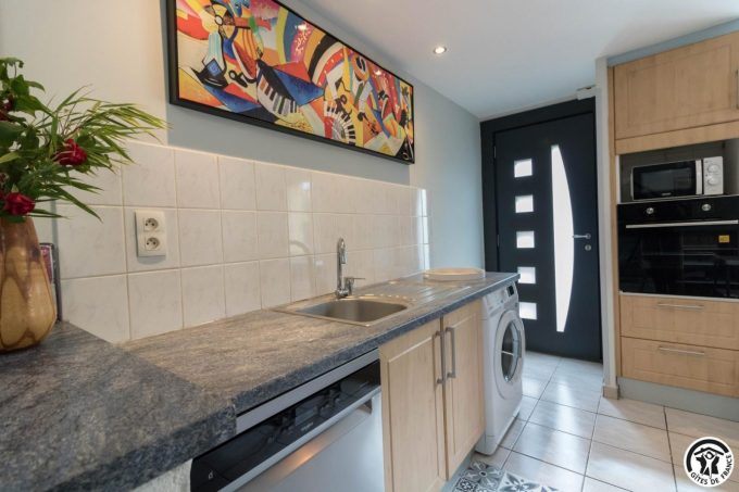 31G101755-a500fc40d3684a739a1bd5aee1afe99b