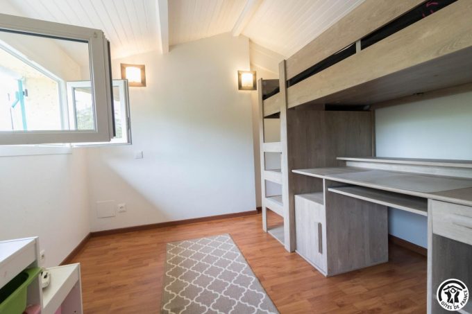 31G101755-bd86aa100e0a48418456a37b07357e18