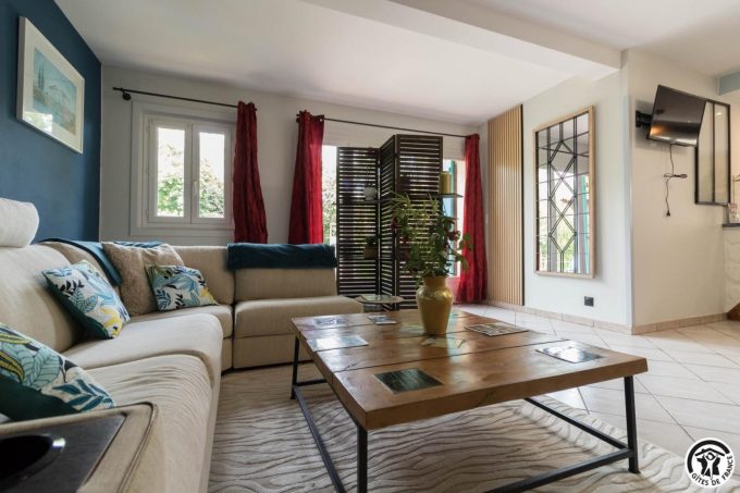 31G101755-c8b2594bba0441c49fd9ce5f8f581ab7