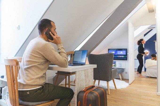 31G101756-049db397067d448081aec1d9e776941f