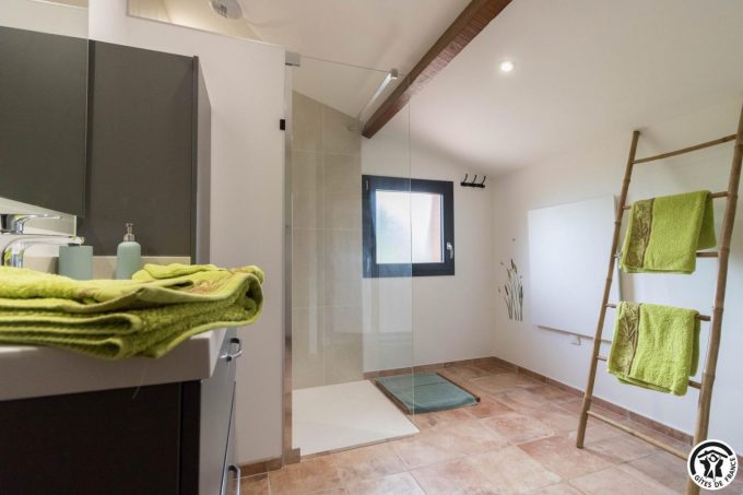 31G101757-3862f30d07c643e28a0a87f24a01b5fc