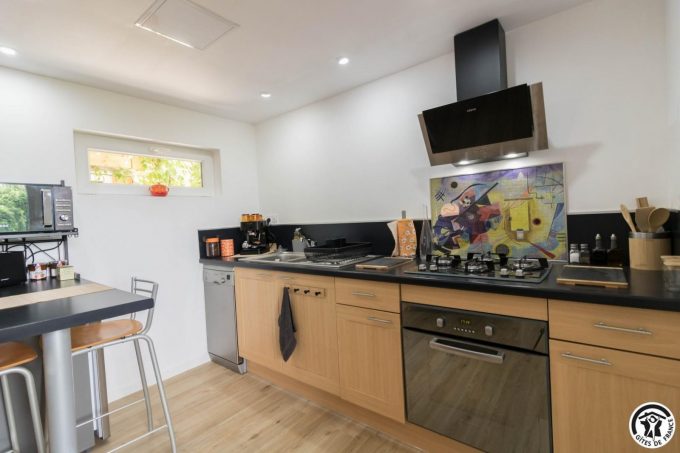 31G101770-9cd3d27998234df0b152a7c0e415f8ee