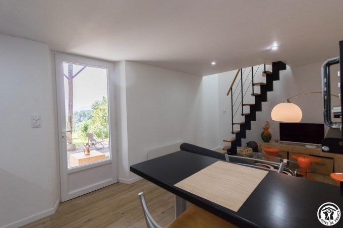 31G101770-cc92fc3de7354a64847b09539bd8db97