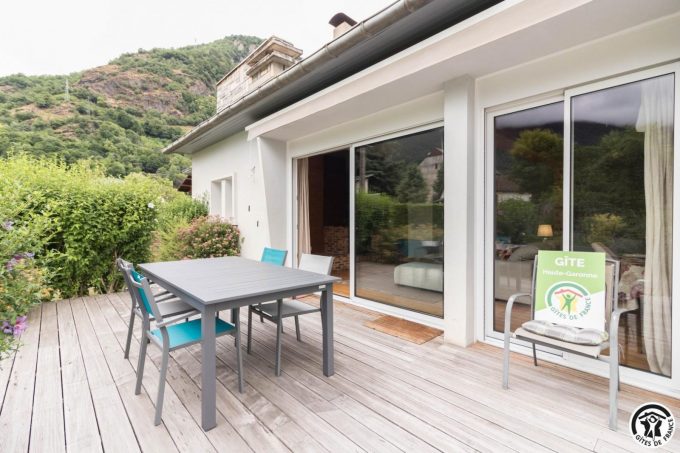 31G101774-d2c2b678bfc645e19b1c71783c3e1115