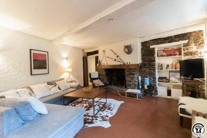 31G101775-2978b71b37344bbfaba42dad19fe9763