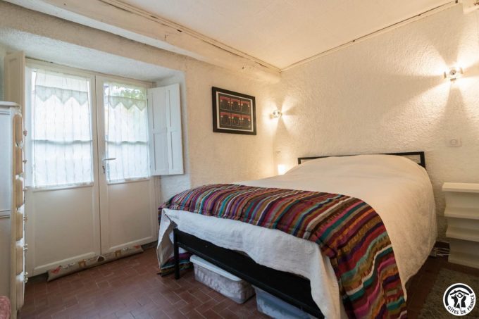 31G101775-a84ffce8a8b84464ba4b83496a8dbac9