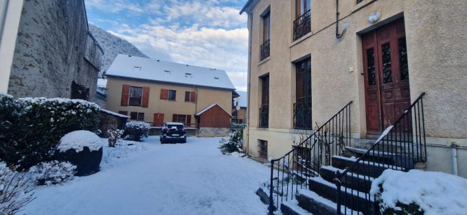 31G101775-aaab4b1a46ff415fb198224c4f3abe29