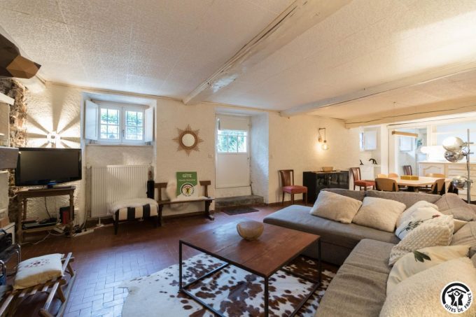 31G101775-e4a05679d8f54783bf533758e567887f