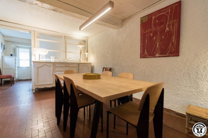 31G101775-eb0d2970ad9f4d93a14281a76e70c04d