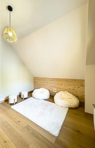 31G101777-302d27b985c04a968cb7c622570289ca