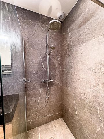 31G101777-46456fcbfec34c149e414f61c234d314