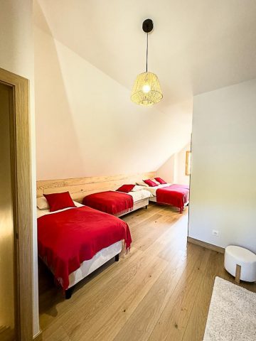 31G101777-6b5d800d62e246aa8c9393670e517572