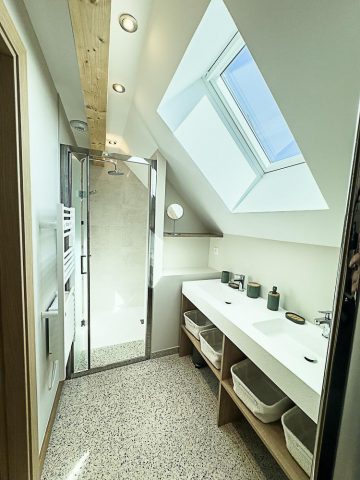 31G101777-e868a37d794548e49bda3408791a0a8b