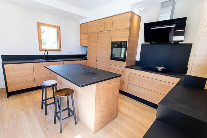 31G101777-ece69a0e702444aba693f57f63d1544b