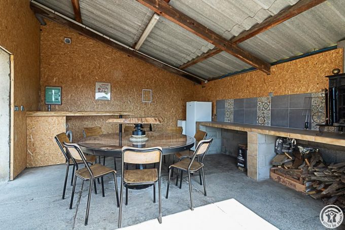 31G101779-54a2df065d214fc4ad338587f8aab152