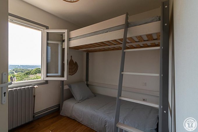 31G101779-c85aa8b5af09456e8710ef2aaa3103b4