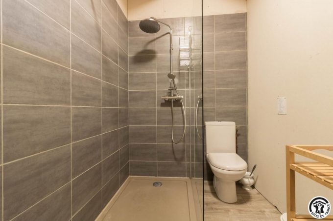 31G101780-b26c1f93c8bb49ada29f2dd99fdbcb5c