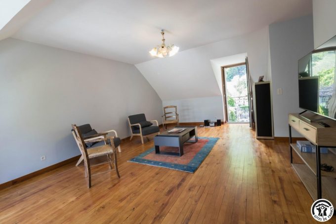 31G101783-6788a388bab747fe8b82572f89333b9e