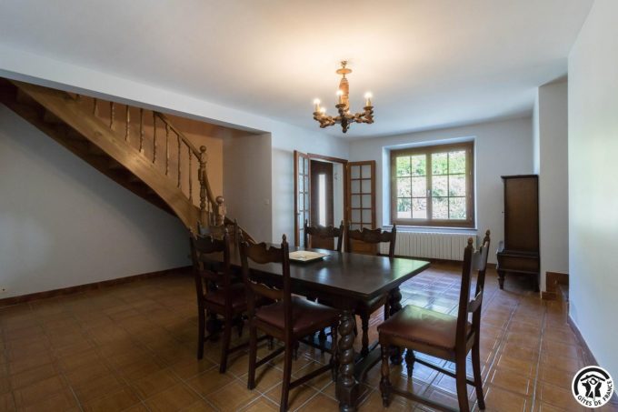 31G101783-749c0cb392b14340a9656e253fd98102