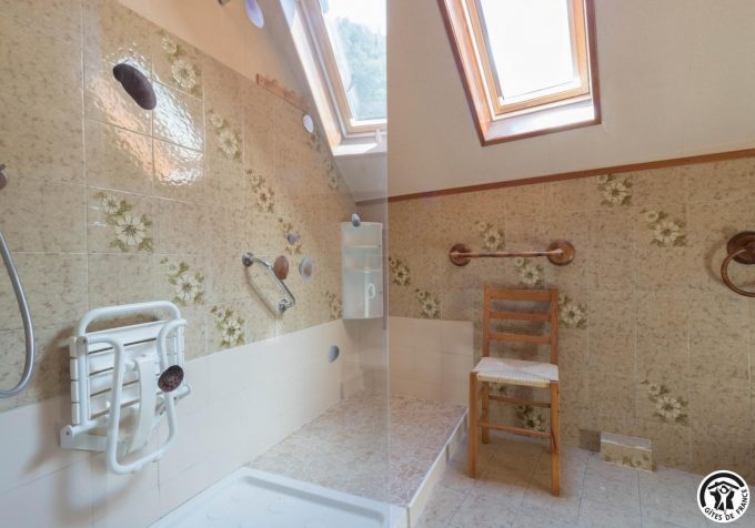 31G101783-7f683a03b53c4e2ca5888b9fa7ab9fa3