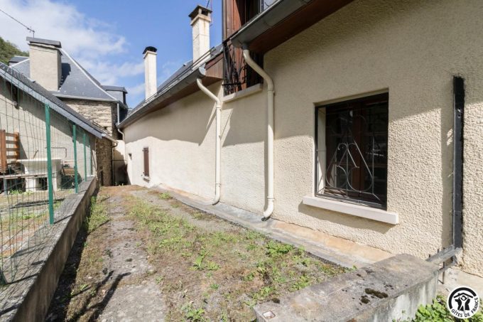 31G101783-ca0395d07176433c8f3bb1411d46524b