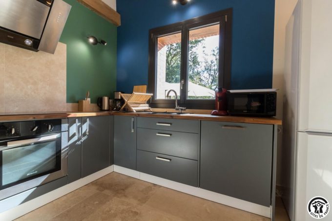 31G101785-1d0b30e7d4964ffe93e5e15a1b62deb8