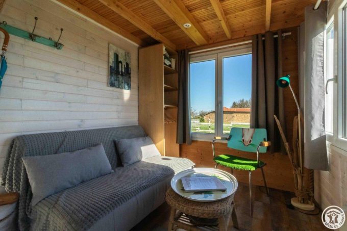 31G101790-2bfa6e2a38de4a56a5af50c8526c54c4