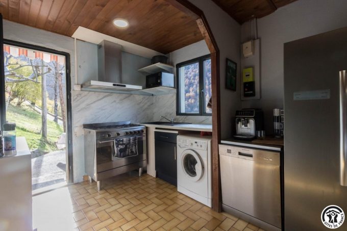 31G101793-c4706a579ef34e1784597f3acadaa7aa