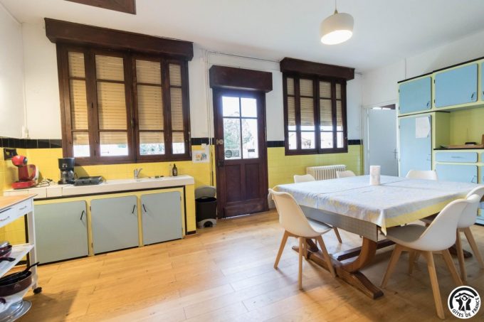 31G101794-1eef5fdde6a749d7977ca892717aa0ae