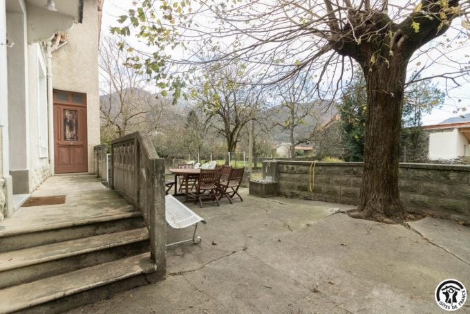 31G101794-596d7eaa860546bbb317429740d84a96