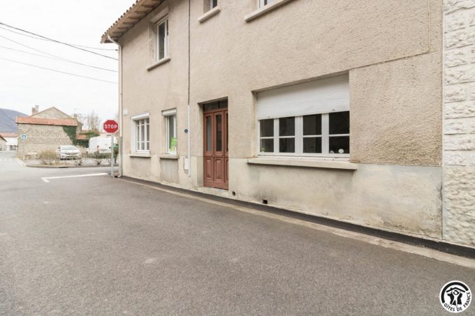 31G101795-a2d806cde6a04dc3bf92430bbca339be