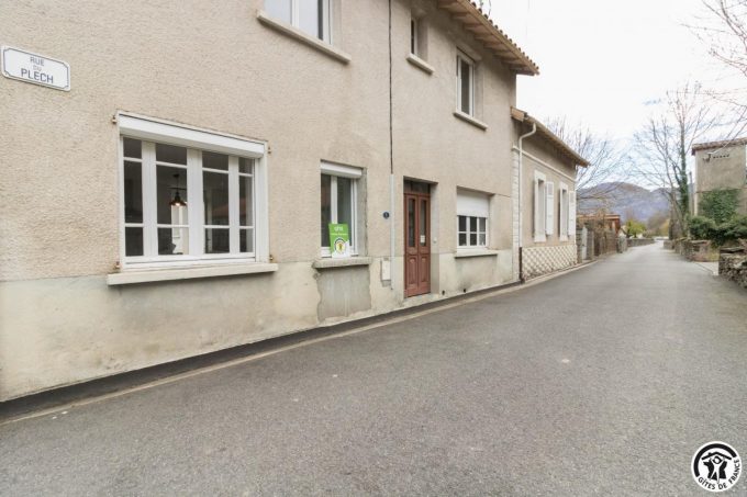 31G101795-fe1001aeaa9c499e80fa09ff48b149b1