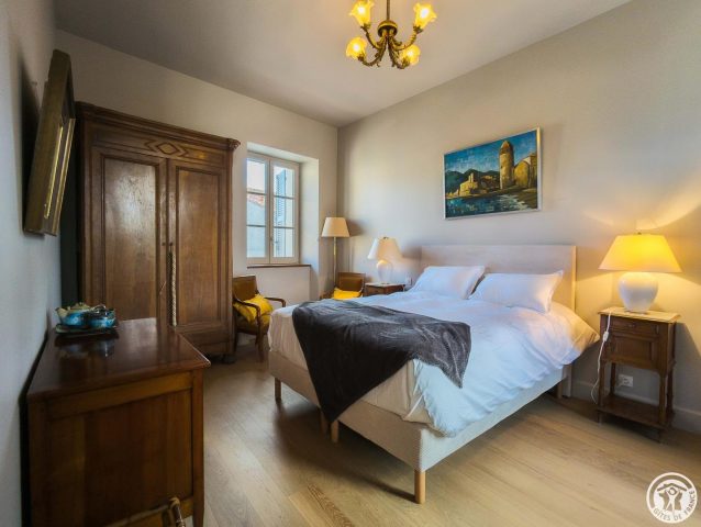 31G101798-3c37de11f3c04b18a55b11774ade906b