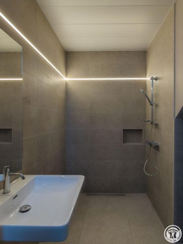 31G101798-3ea3a099885e44f188daa78c5ebb9189