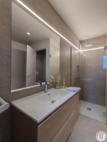 31G101798-7211727556954b1aa2dd89cf0c3f3f3c