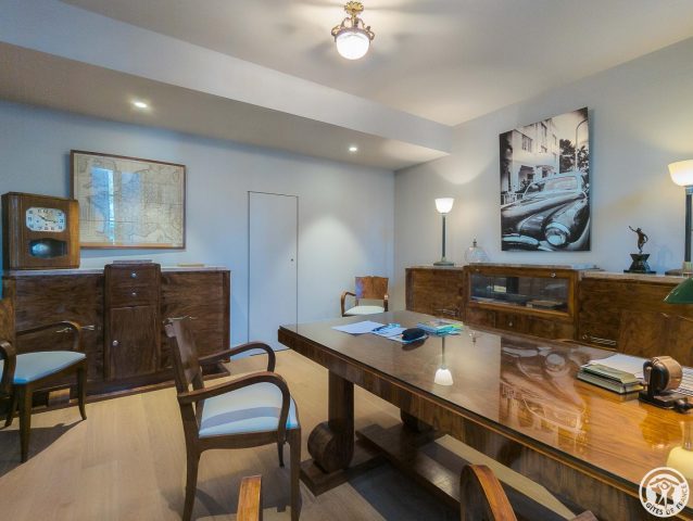 31G101798-7f81ef45908749c18a4c95c0c40aa456