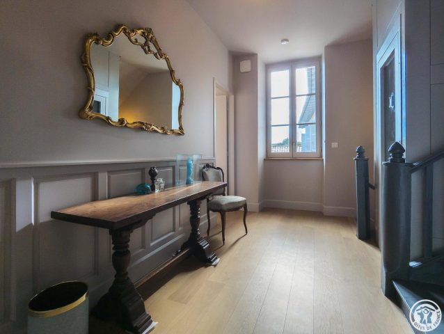 31G101798-b2513acda8834060b461926627b66a0e