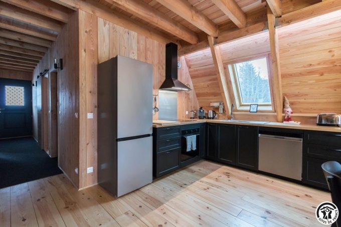 31G101800-04ad30edd1f84165b329c25d356a7f24