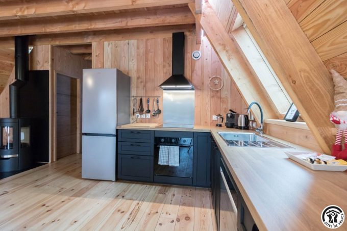 31G101800-5c04a1206cee48c29eeec749601b4d69