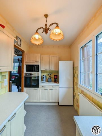 31G145014-92670422175042d09709cde58c20f27a