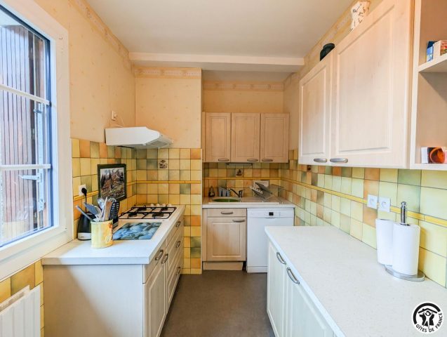 31G145014-b92fda00abe244669460726f29e09923