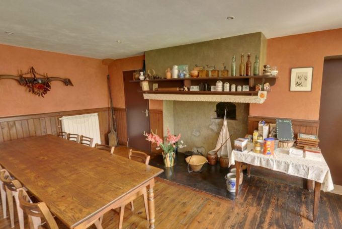 31G300454-69789263425748d6be52d3a520768508