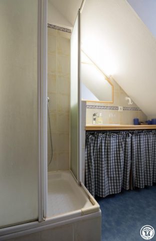 31G300454-c33ca278718649a090b67a0c66a51cc2